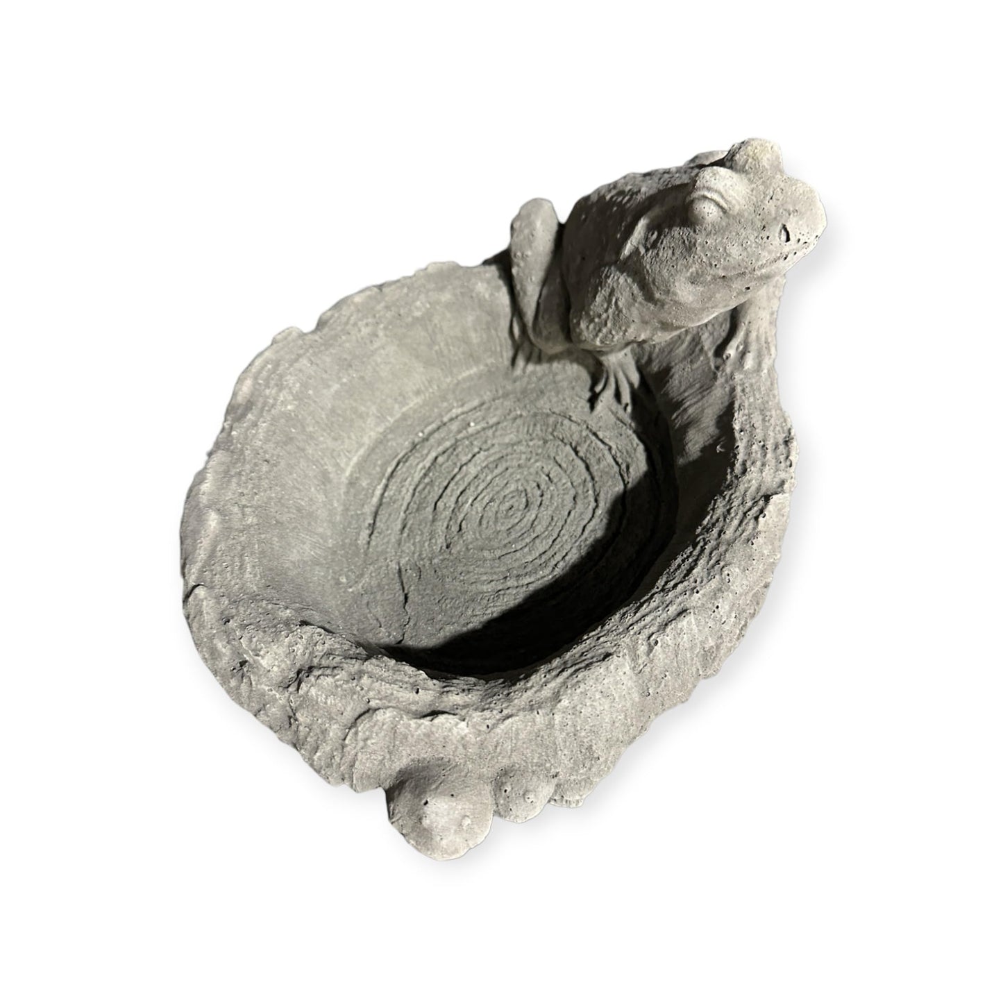 Vogeltränke mit sitzendem, realistisch gestaltetem Frosch (3 kg, 14/23/19 cm)