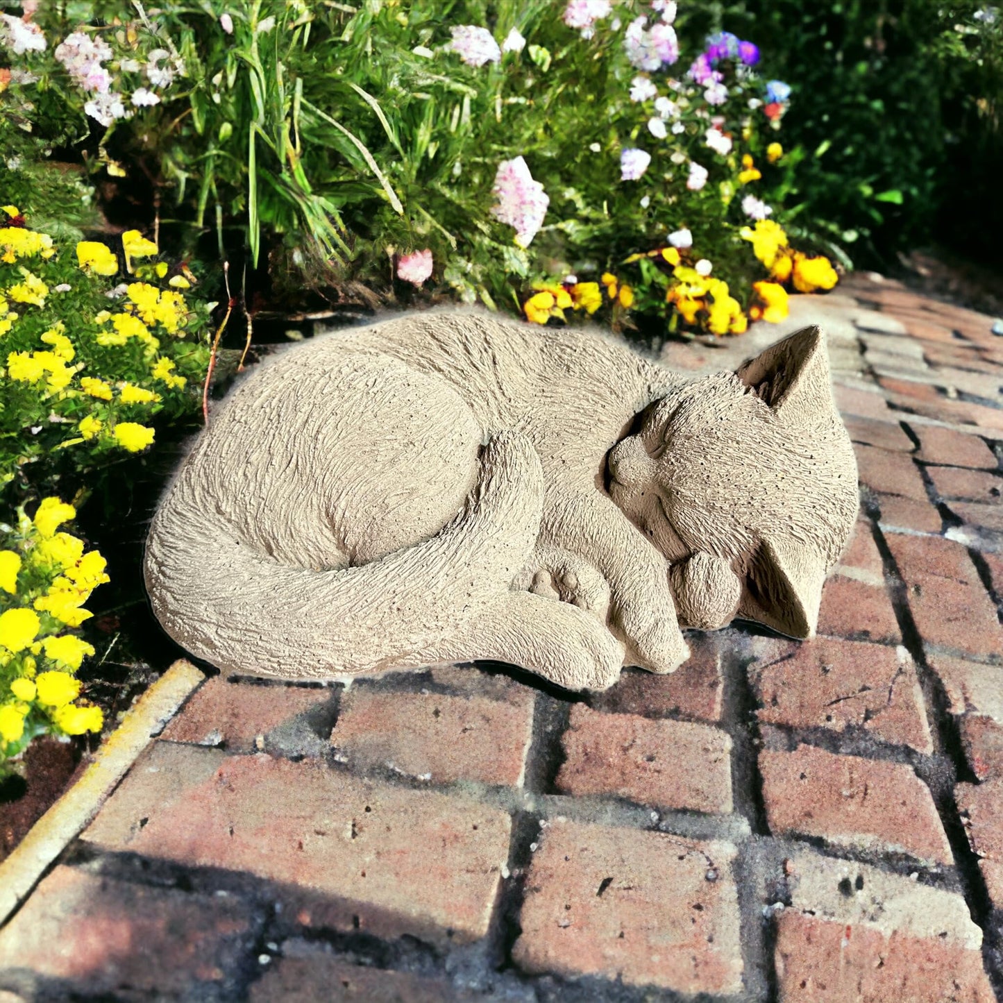 Katze Luna, schlafende Katze aus massiven Steinguss (Beton) frostsicher für Garten und Terrasse