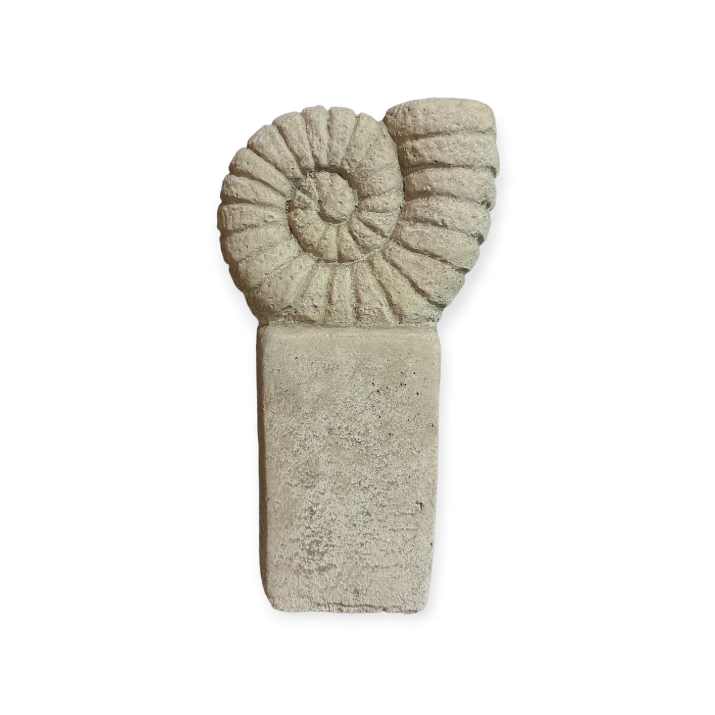 Ammonit auf Säule: Massiver Steinguss, 4kg, 27x14x9 cm, Frostsicher