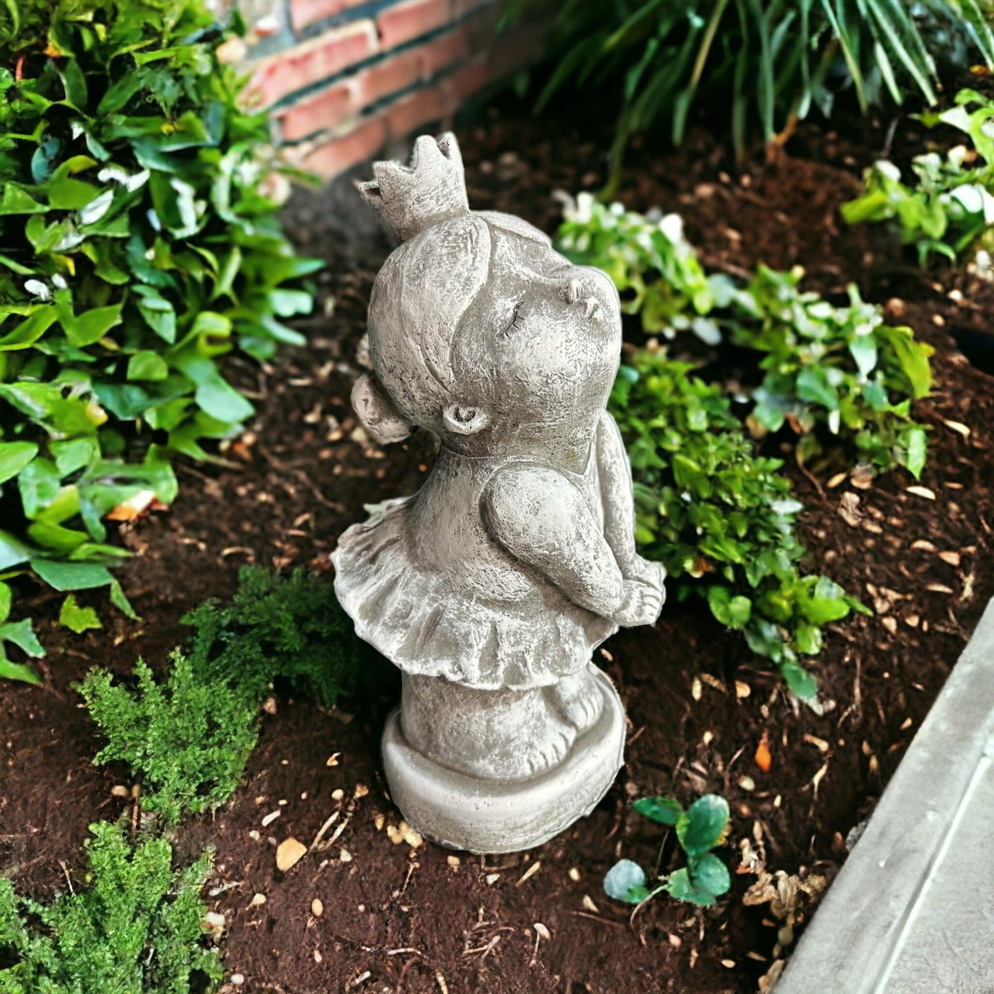 Elegante Frostbeständige Ballerina Skulptur mit Goldener Krone H/B/T in cm 29/14/14 ca. 4kg schwer - Handgefertigt in Deutschland