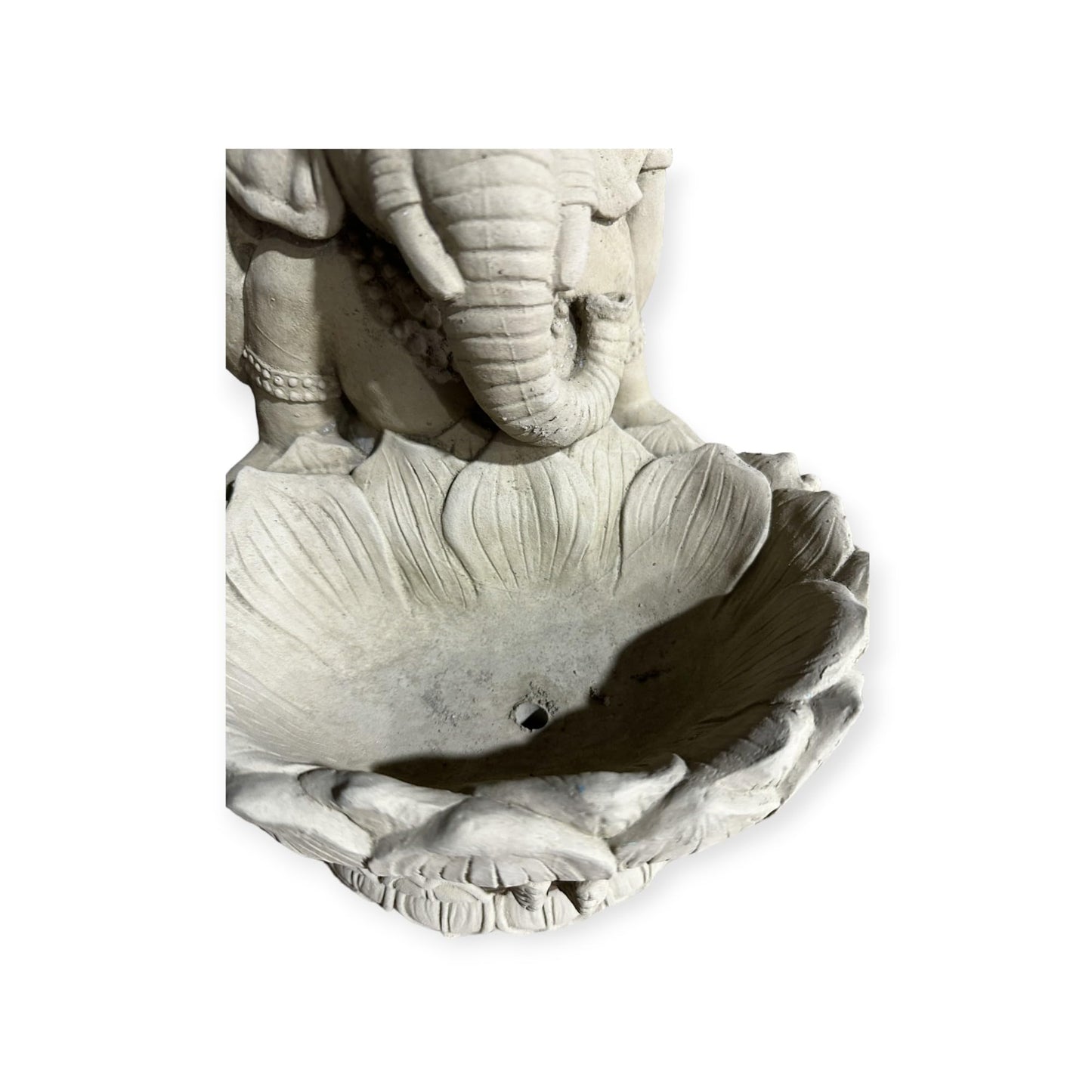 Ganesha mit Großer Lotusblüte - Pflanzbarer Steinguss für spirituelle Gärten