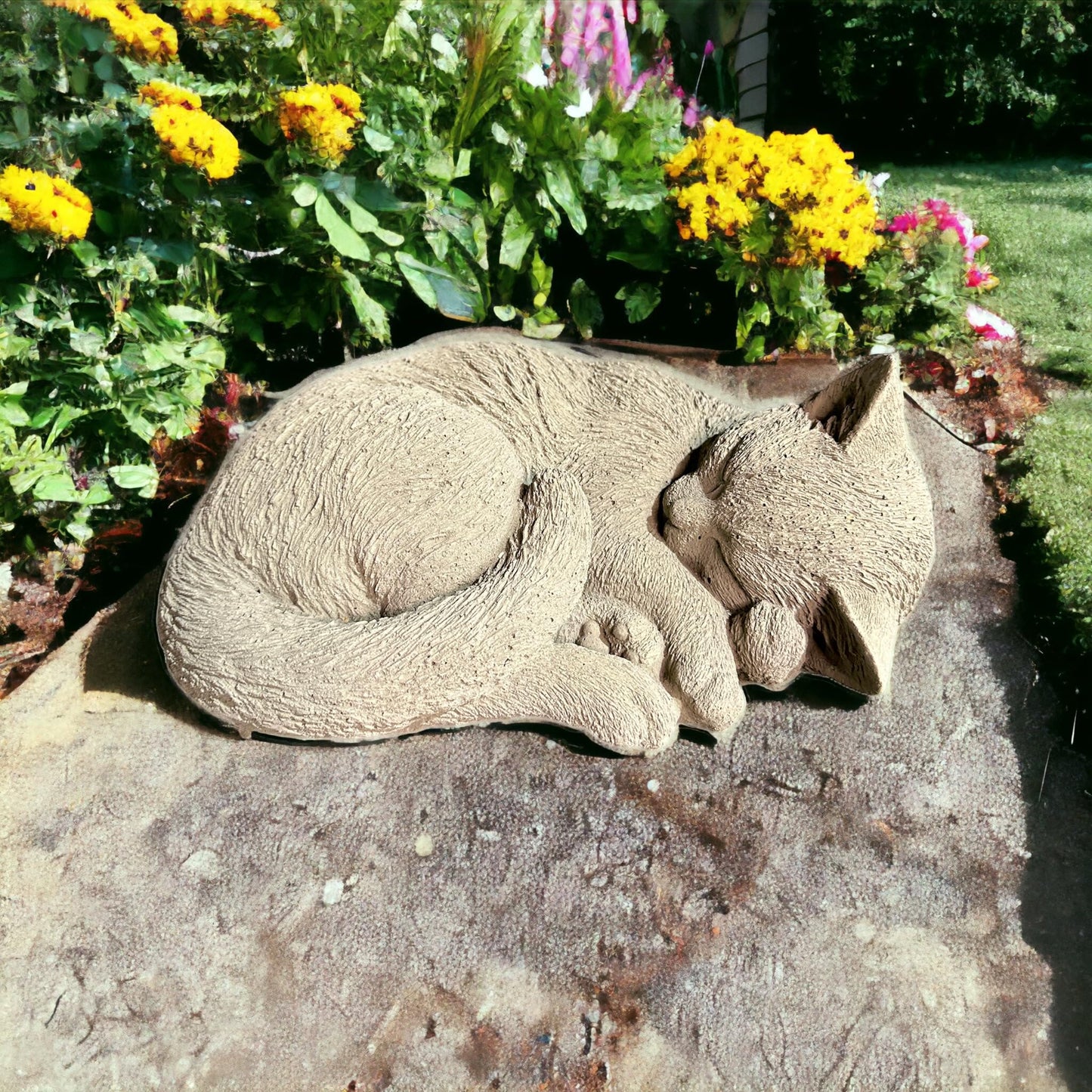 Katze Luna, schlafende Katze aus massiven Steinguss (Beton) frostsicher für Garten und Terrasse
