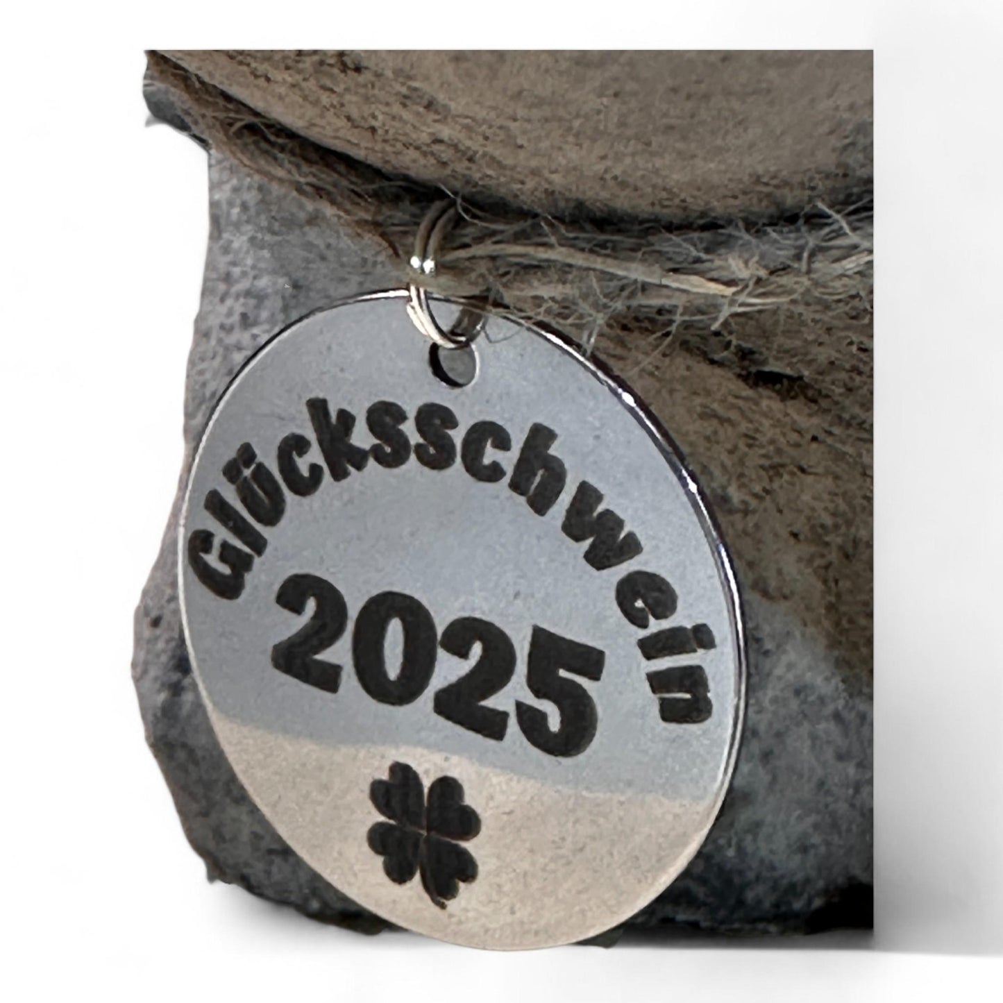 Glücksschwein 2025 – Handgefertigte Steinfigur als Glücksbringer für das neue Jahr. Frostsicher für Haus und Garten.
