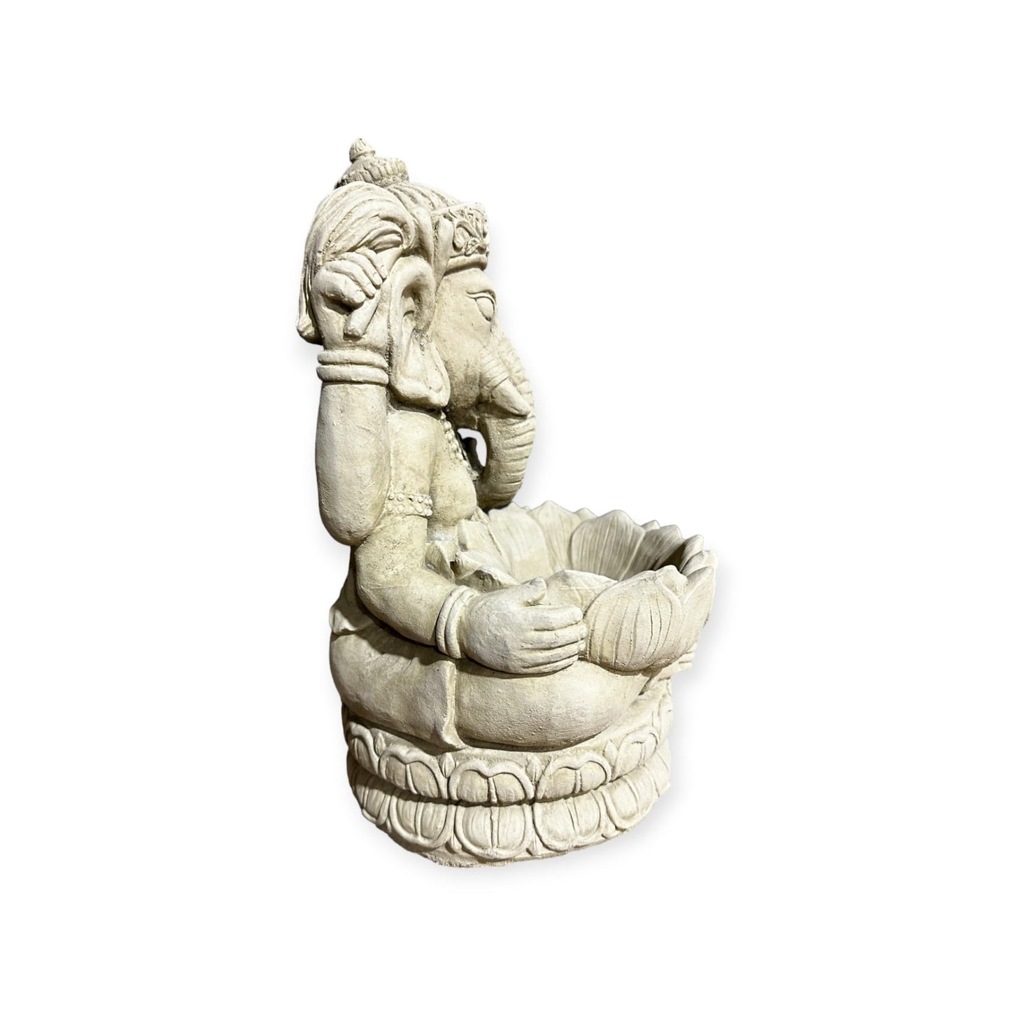 Ganesha mit Großer Lotusblüte - Pflanzbarer Steinguss für spirituelle Gärten