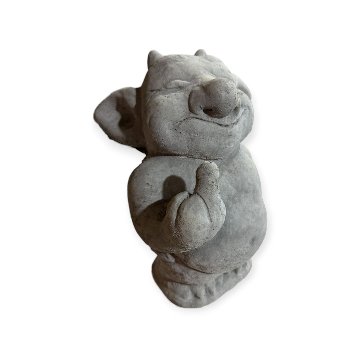 Frecher Gnom Stinkefinger - Handgefertigte, Frostsichere Beton-Steinfigur aus Deutscher Produktion - 24/16/16 cm, Ca. 4,5 kg