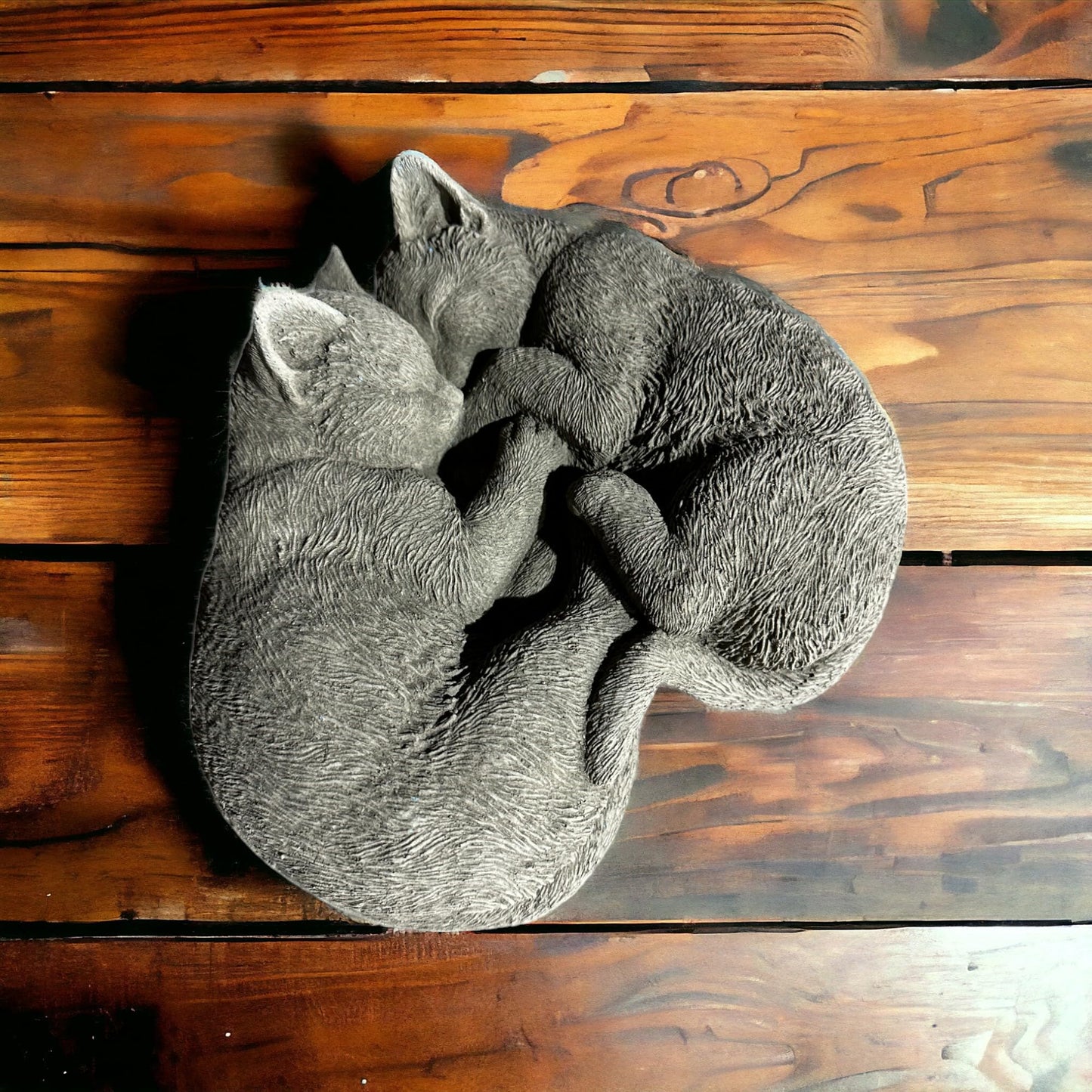 Frostresistente Steinfigur 'Eingerollte Katzen' - 14x28x26 cm - Handgefertigt in Deutschland