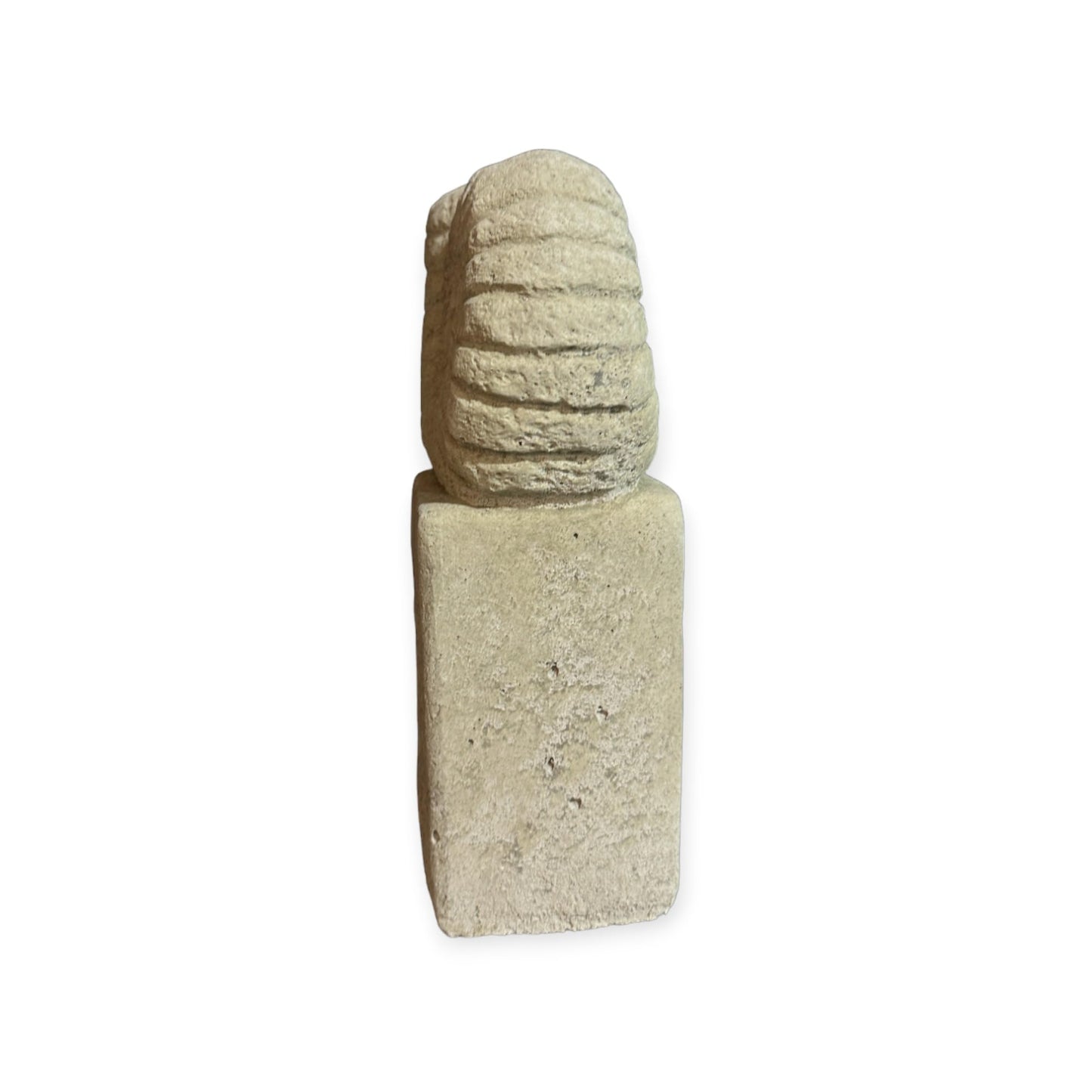 Ammonit auf Säule: Massiver Steinguss, 4kg, 27x14x9 cm, Frostsicher