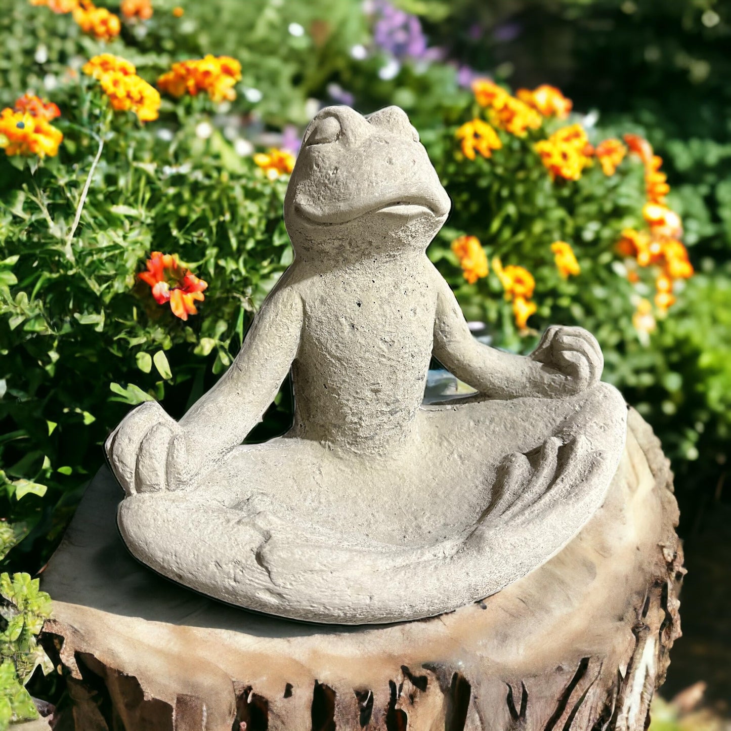 Steinfigur Frosch Rudi in Yogahaltung