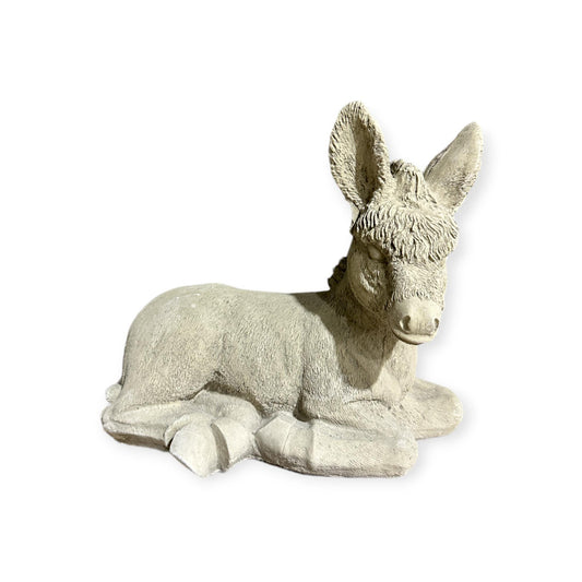 Liegender Esel aus Stein - Natürlicher Charme für Ihren Garten (H/B/T: 26/32/17 cm)