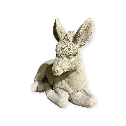 Liegender Esel aus Stein - Natürlicher Charme für Ihren Garten (H/B/T: 26/32/17 cm)