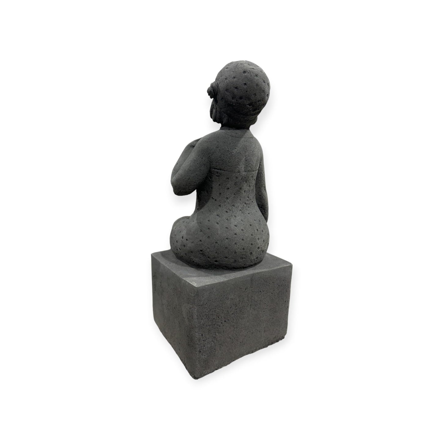 Badenixe auf einem Sockel als Steinfigur für besondere Dekoration im Garten