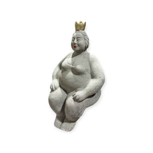 Kantenhocker - Eva auf Kante sitzend mit Goldener Krone - Massiver Steinguss aus eigener Produktion in Deutschland - H/B/T 41/12/15 cm, ca. 4,4 kg