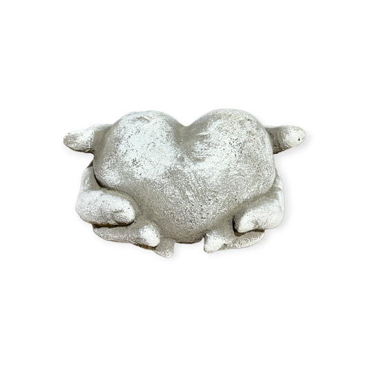 Herz in Hand Steinfigur - Handgefertigtes, Frostsicheres Betonherz aus Deutscher Produktion - 10/17/17 cm, Ca. 2,2 kg für Innen/Außenbereich