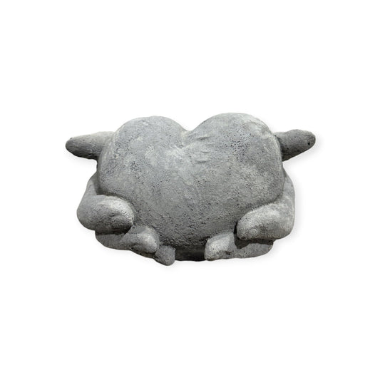 Herz in Hand Steinfigur - Handgefertigtes, Frostsicheres Betonherz aus Deutscher Produktion - 10/17/17 cm, Ca. 2,2 kg für Haus und Garten