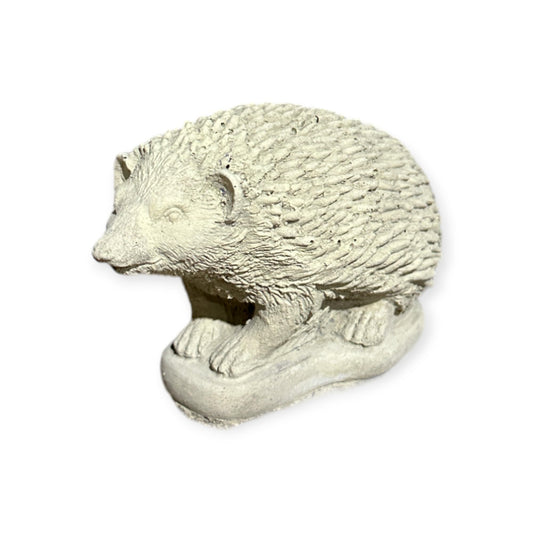 Kleiner Gartenfreund - Kleine Igel-Figur für Zauberhafte Gärten (Maße: H/B/T 10/7/14 cm, ca. 1 kg) Steinguss für Haus und Garten
