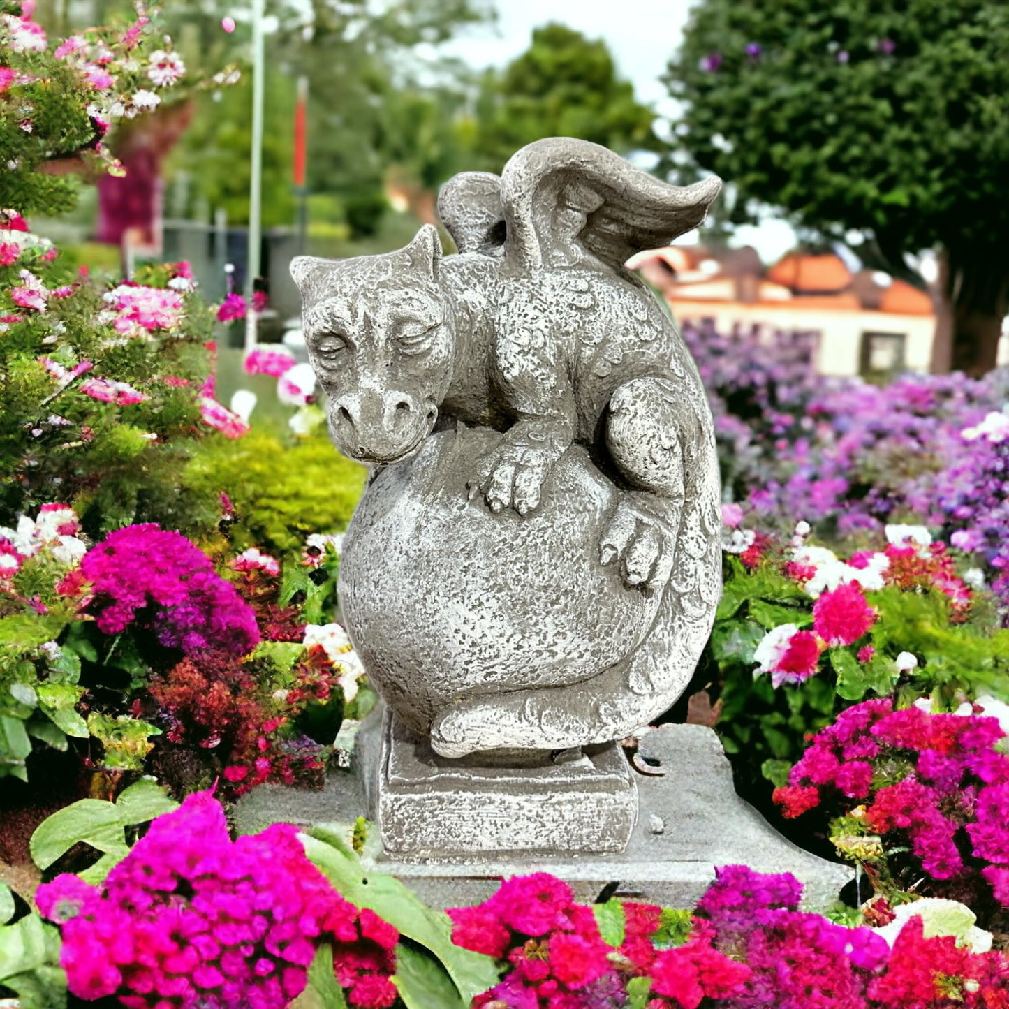 Drache auf Kugel: Massive Steinfigur, Steinguss, 8kg, 32x19x18cm,