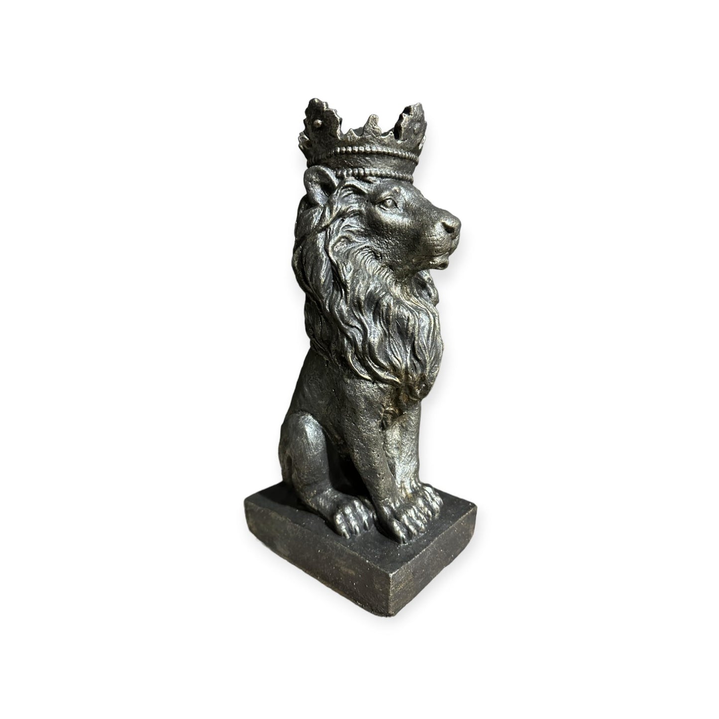 Majestätische Löwen-Steinfigur, die den kraftvollen Löwenkönig mit Einer beeindruckenden Krone verkörpert.