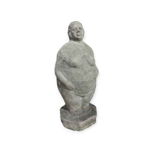 Steinfigur Dicke Dame stehend - Handarbeit aus frostsicherem Steinguss (Höhe 32cm / Breite 14cm / Tiefe 11cm)