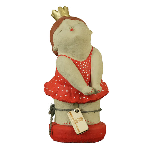 Stehende Prinzessin – handbemalte Gartenfigur mit goldener Krone