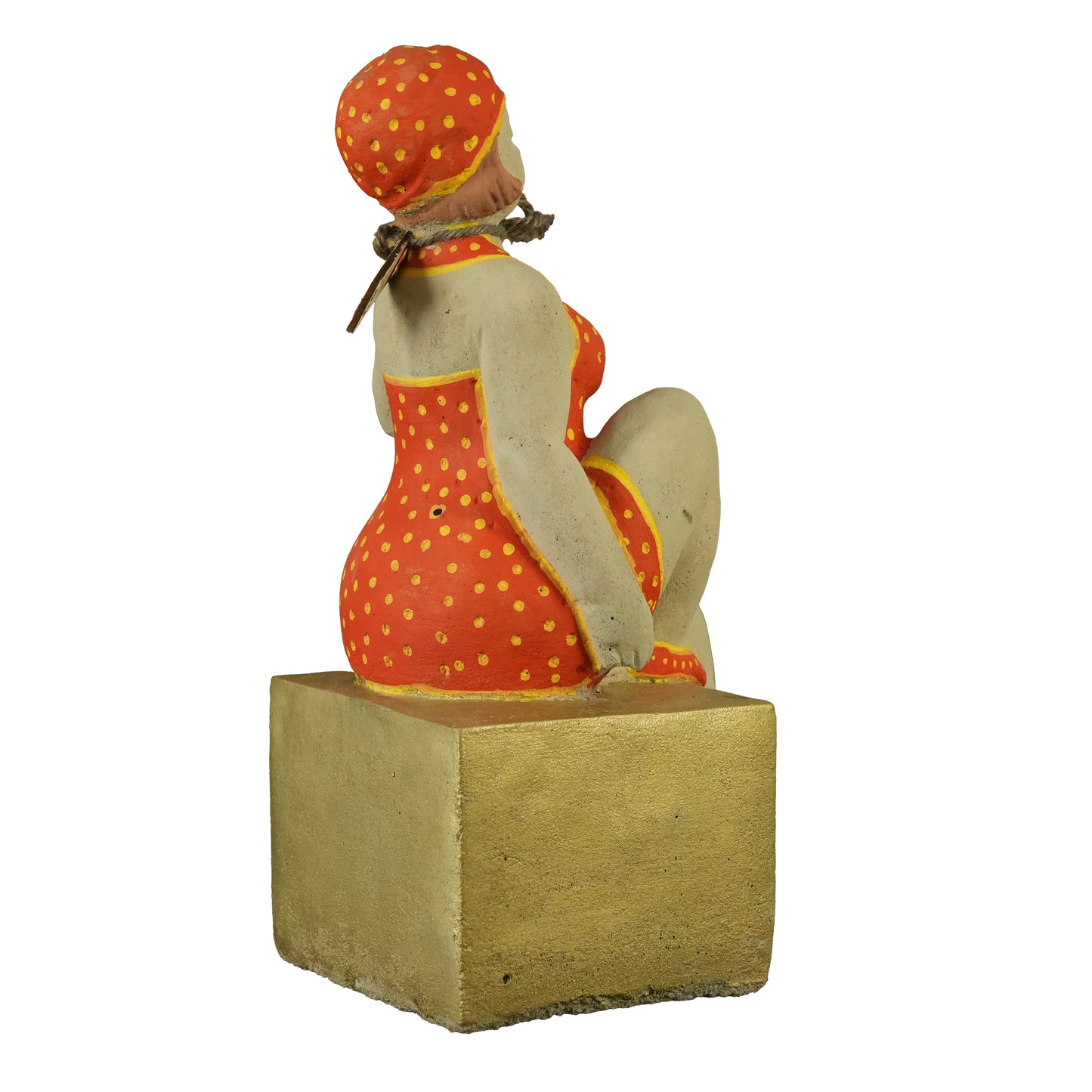 Dame Matilda – handbemalte Gartenfigur auf Sockel