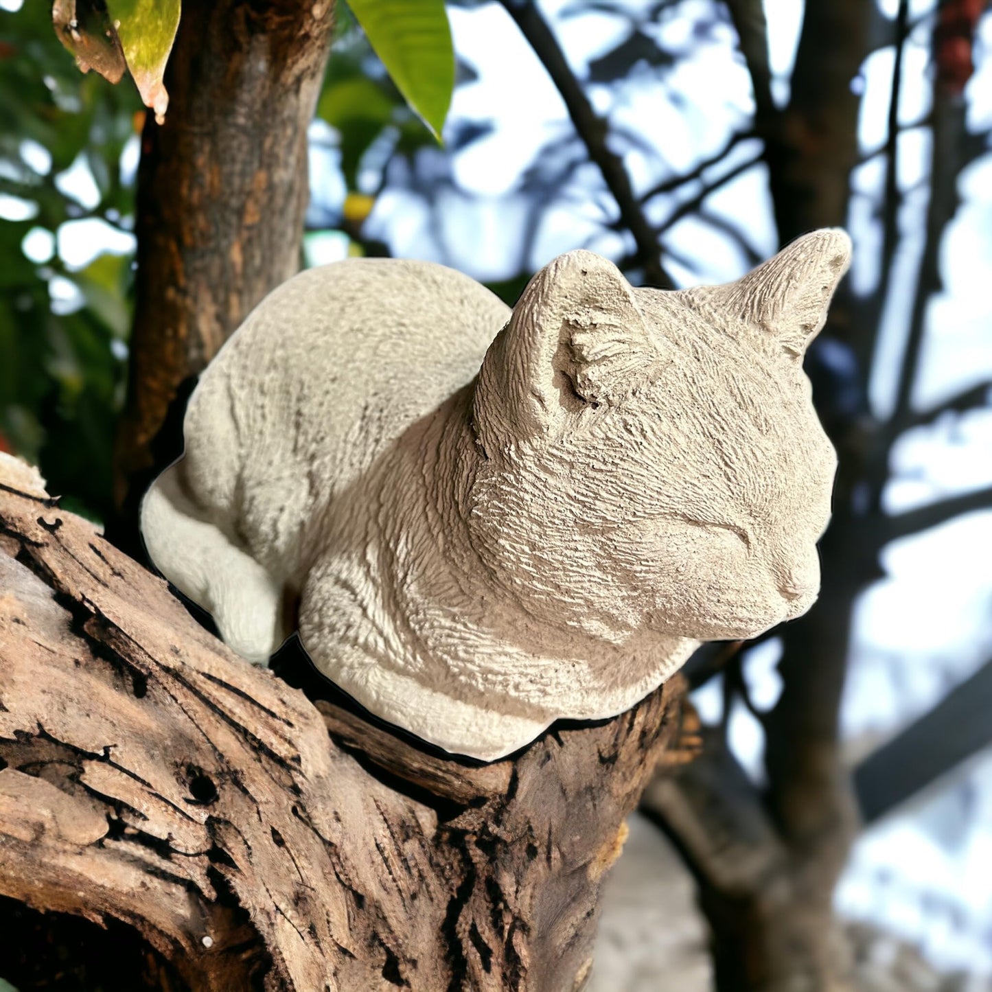 Steinfigur Katze Mia für Garten und Terrasse aus frostsicherem Steinguss