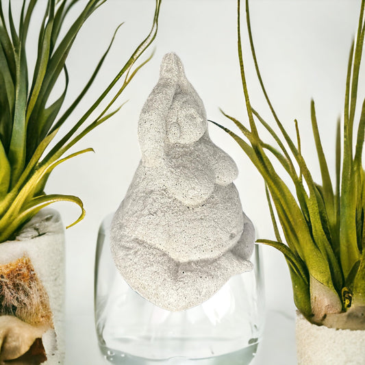Steinfigur Yoga Dame Frieda, aus eigener Produktion