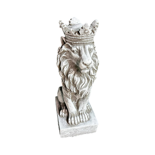 Majestätische Löwen-Steinfigur, die den kraftvollen Löwenkönig mit Einer beeindruckenden Krone verkörpert für den Indoor und Outdoorbereich