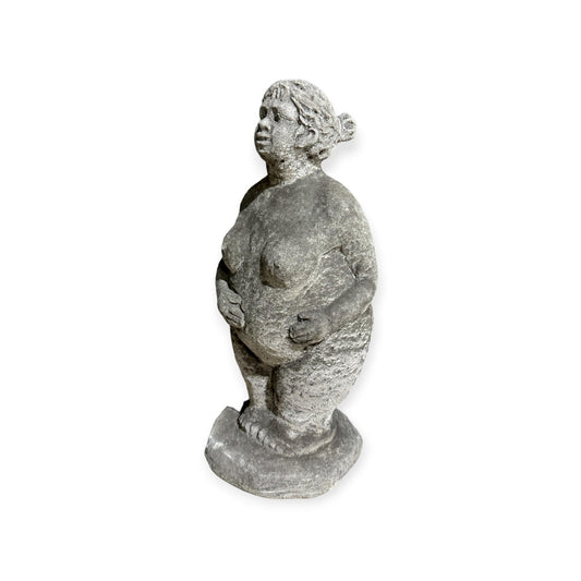 Dicke Dame mit Zöpfen als Steinfigur (H/B/T: 33/14/14 cm, 5,5 kg)