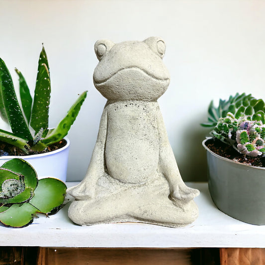 Kleiner Frosch in Yogaposition - Höhe 19cm, Breite 13cm, Tiefe 9cm für Haus und Garten